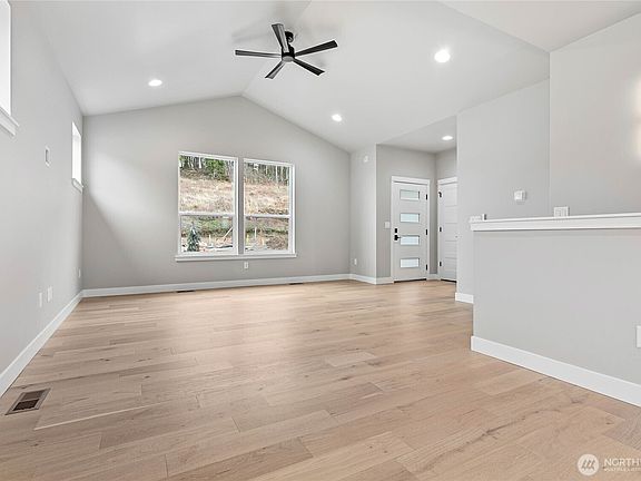 4th image of 4429 Blackstone Way