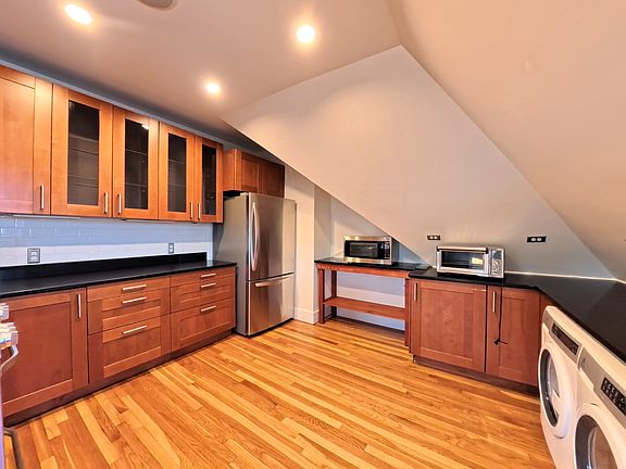3rd image of 185 Davis Ave APT 8