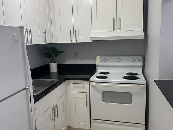 2nd image of 365 NE 125th St APT 205