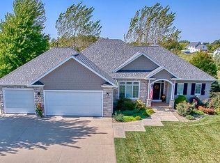1631 Briar Ln, Pella, IA 50219