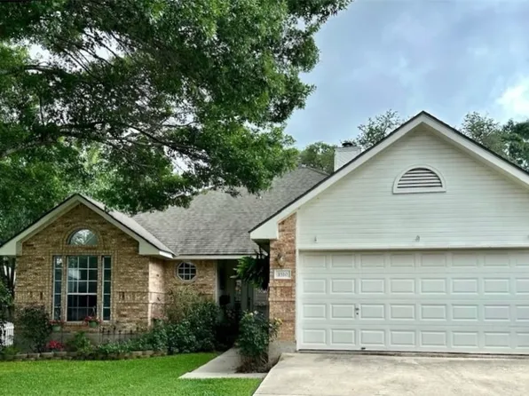 1510 Century Oaks Dr, Lockhart, TX 78644