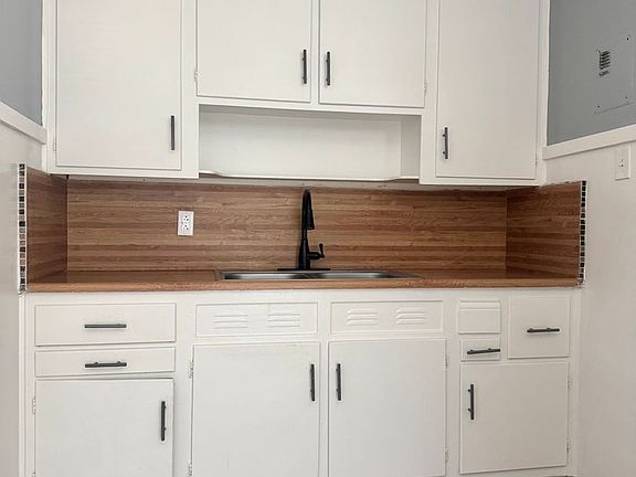 4th image of 2101 Colorado Ave #D