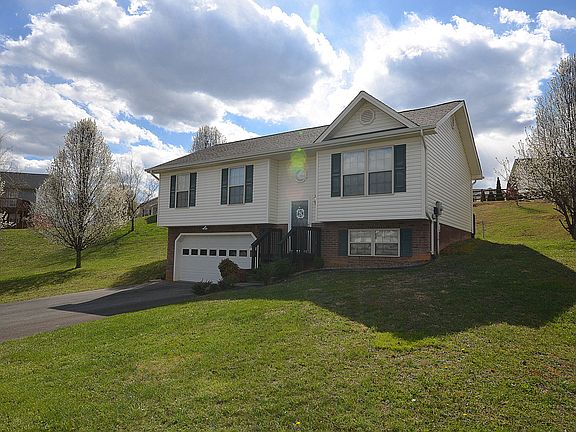 3rd image of 1121 Meadow Creek Ln