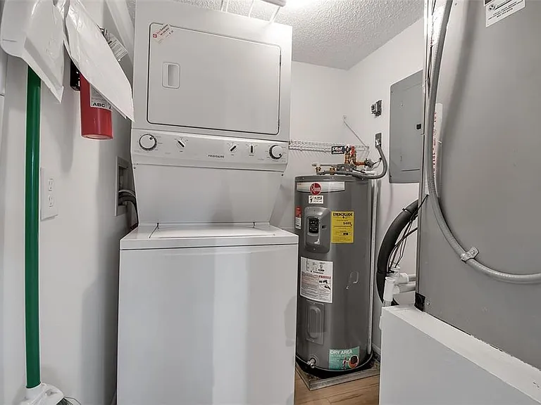5224 Lake Village Dr #67 — Photo 32