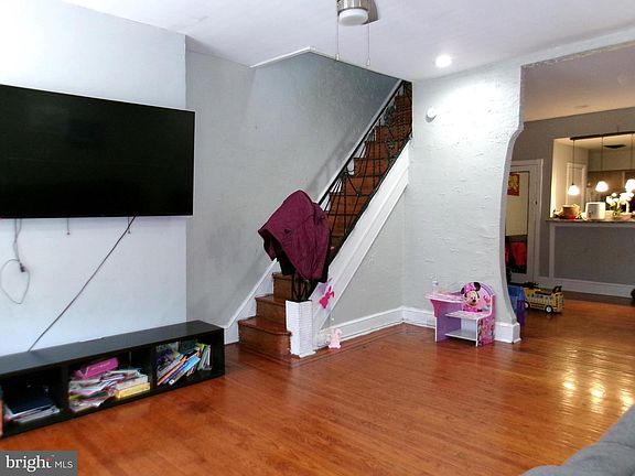 4th image of 5805 Master St