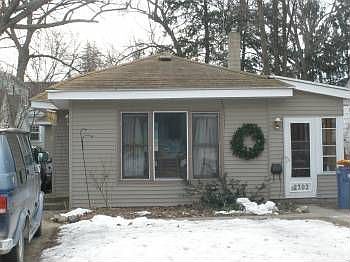 2nd image of 2302 Francis Ave SE