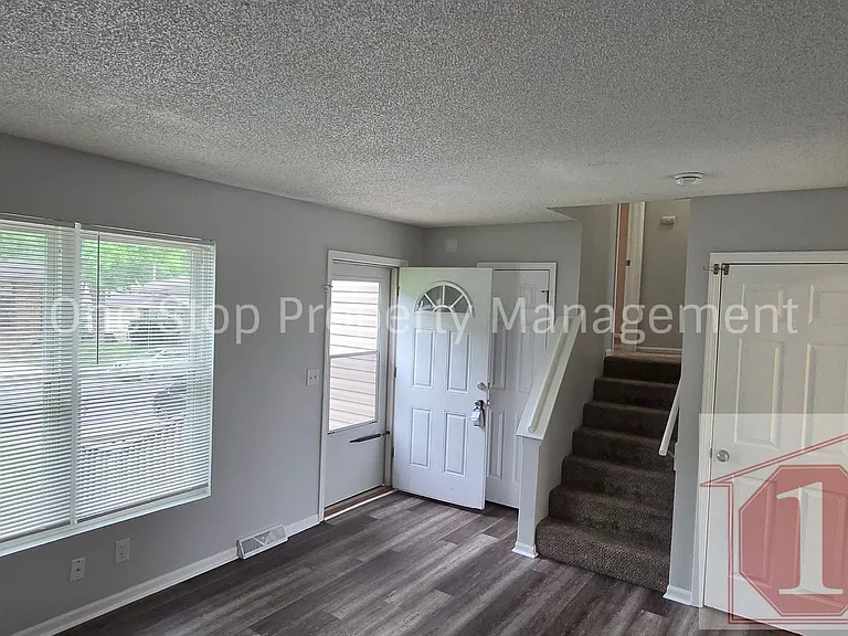 18905 E 18th St N — Photo 5