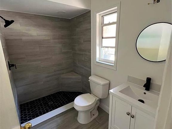 3rd image of 5111 Edmee Cir