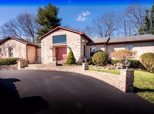 2197 Lakeside Dr, Lexington, KY 40502