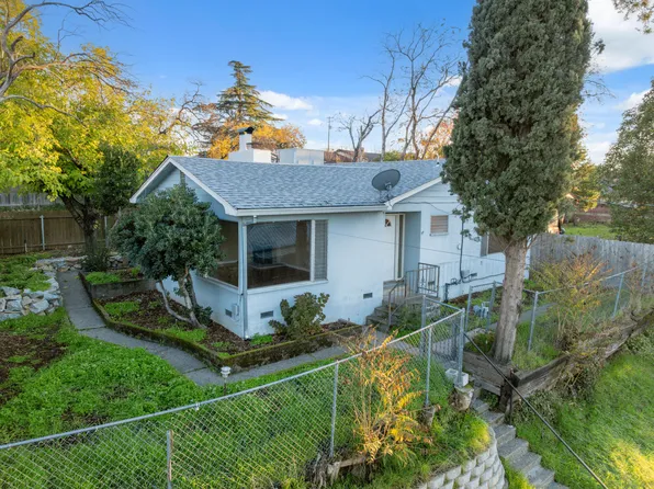 2077 Skyline Dr, Redding, CA 96001