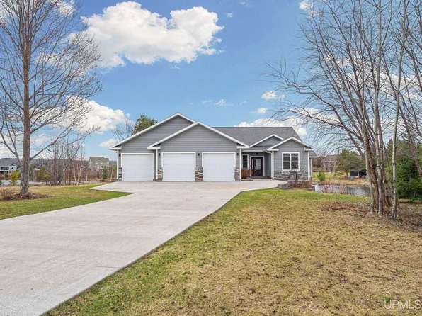 4017 Mariner Ct, Houghton, MI 49931