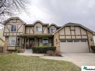 803 Michael Dr, Papillion, NE 68046