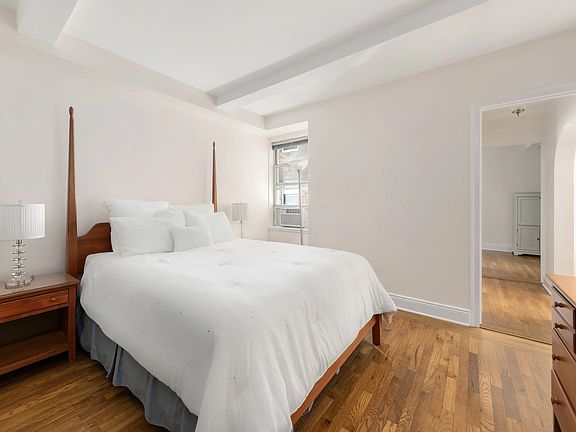 5th image of 333 E 43rd St APT 708