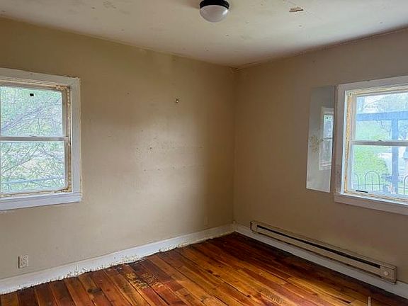 4th image of 203 E Adams St