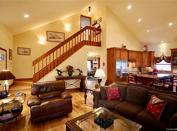 4th image of 284 Woodwind Dr