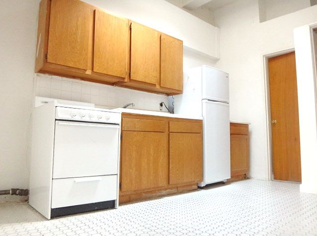 2nd image of 239 E 77th St APT 3D