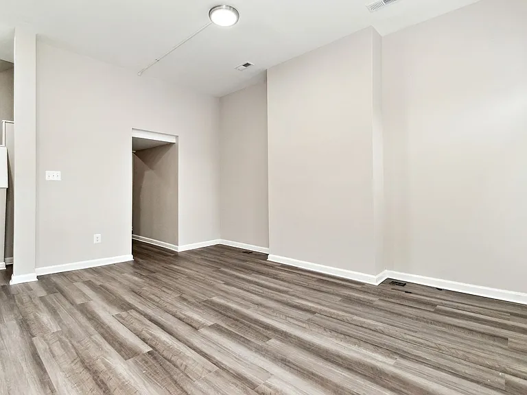 1418 N Eden St — Photo 26