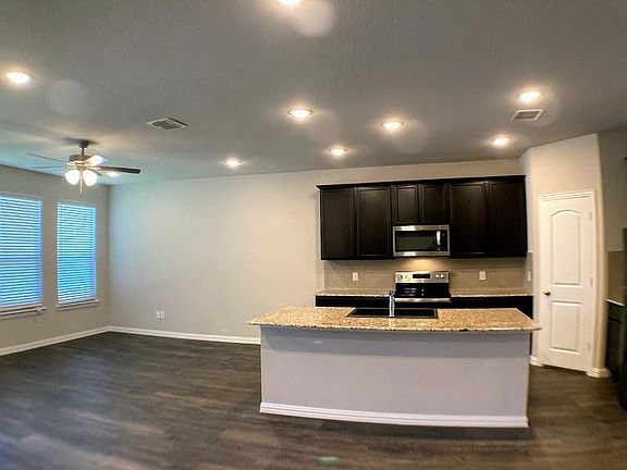 4th image of 2305 Caroline Ct