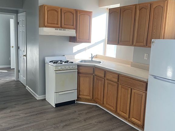 2nd image of 102-106 Beech St #106-3C