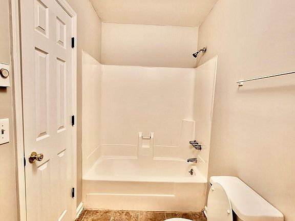 4th image of 1402 Hooker Rd APT E