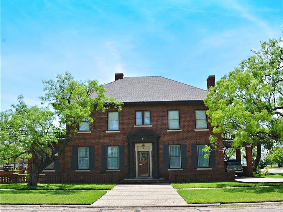 1st image of 1541 N 4th St