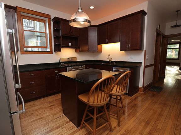 2nd image of 3855 N Hoyne Ave