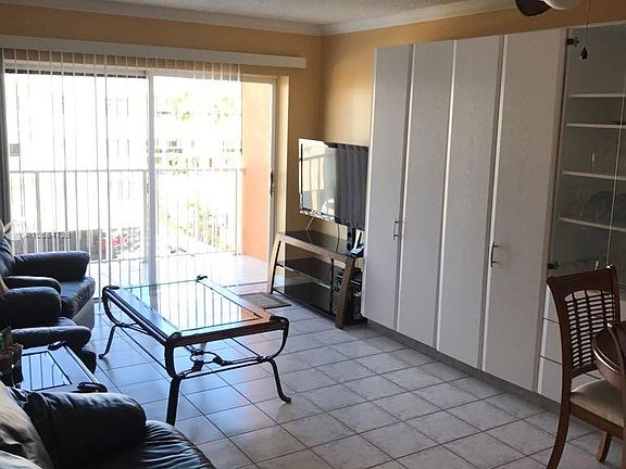 5th image of 3545 NE 167th St APT 402