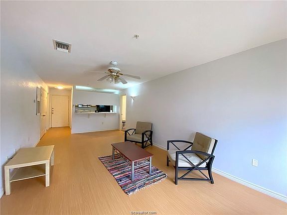 5th image of 523 Southwest Pkwy APT 203