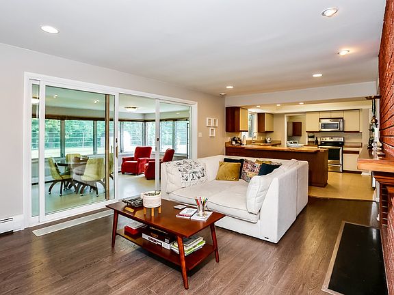 4th image of 5050 Wallbrook Ct