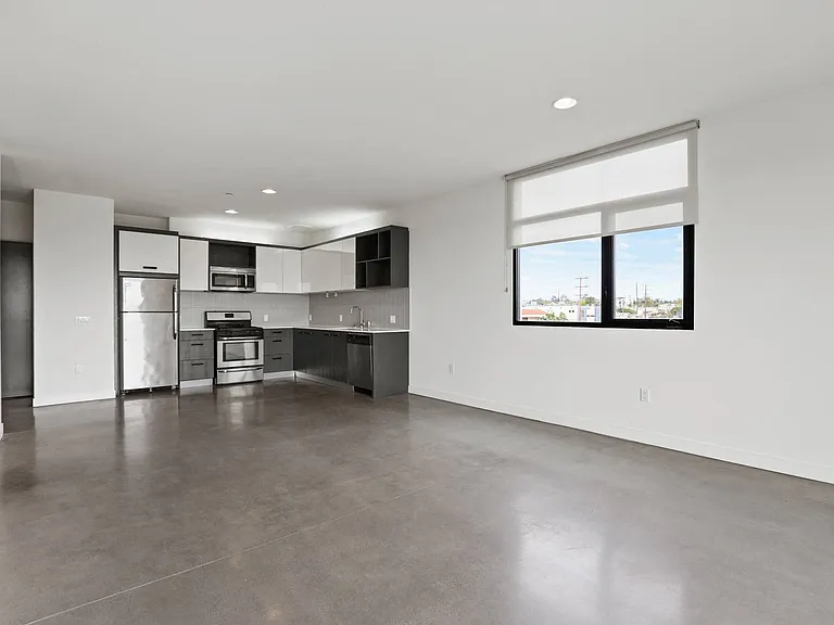 Open-Concept Kitchen and Dining Areas
