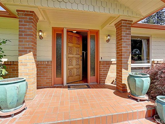 2nd image of 381 Lorna Ln