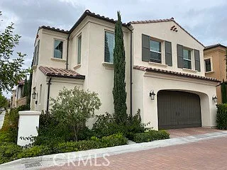 3 bed, 2.5 bath, 1933 sqft, $4,900 — Photo 2