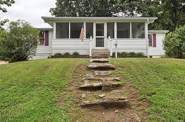 1st image of 32 Fernridge Ave