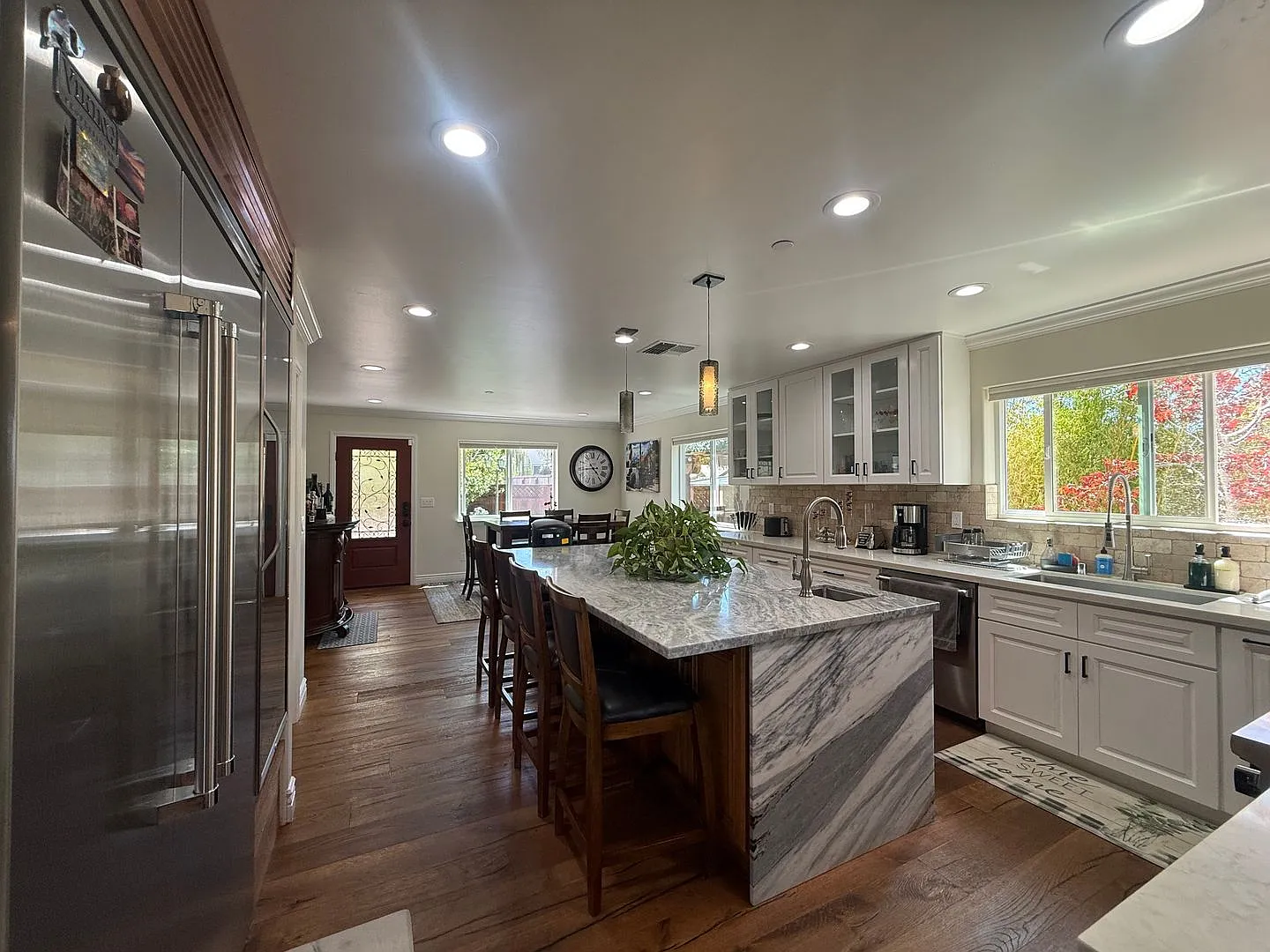 Luxurious 4 bdrm 3.5 bath home w/chef's kitchen, Santa Cruz gardens — Photo 3