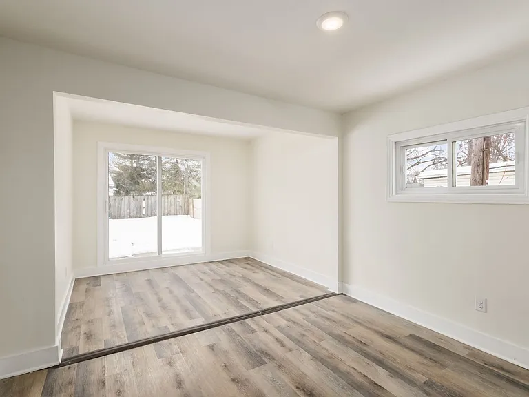 565 Virginia Cir W — Photo 14
