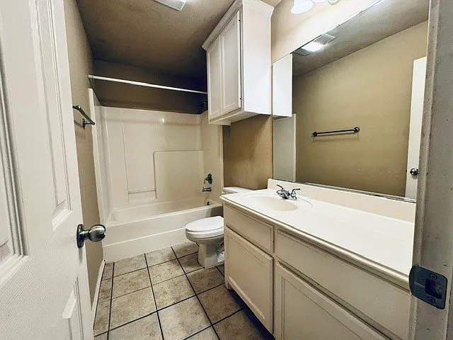 3821 Oldenburg Ln — Photo 9