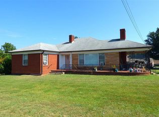 403 1st St E, Conover, NC 28613