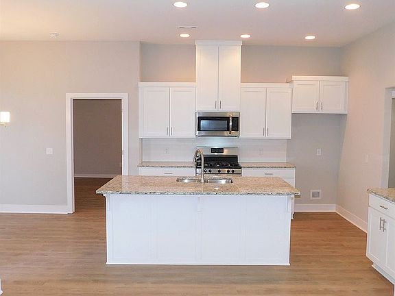 5th image of 374 W Taverner Xing