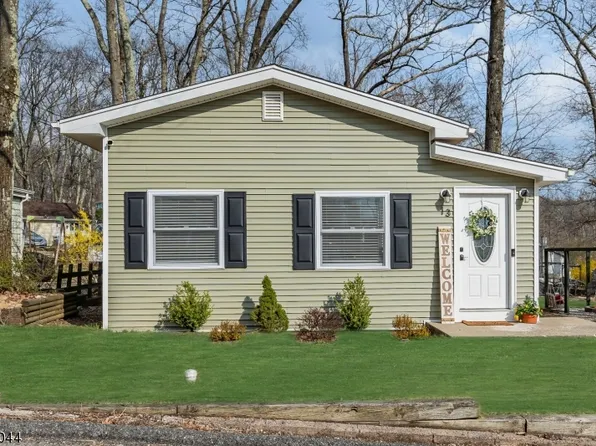 11-13 Amherst Way, Hopatcong Boro, NJ 07843