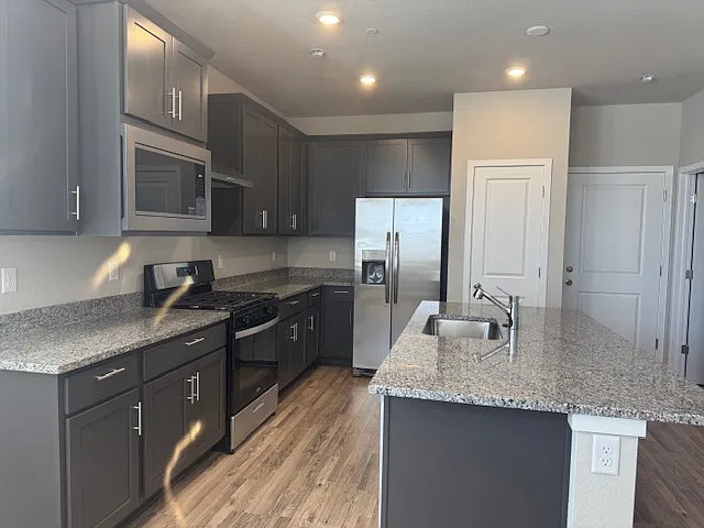 3 bed, 1459 sqft, $2,600 — Photo 3