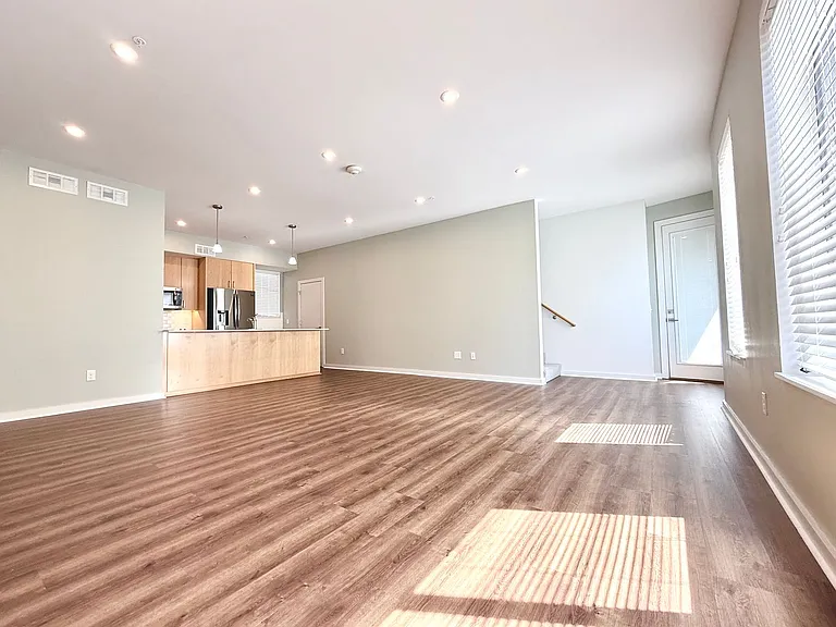 627 Couch Dr #S13 — Photo 2