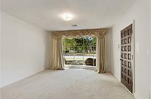 3rd image of 1157 Robert E Lee Blvd