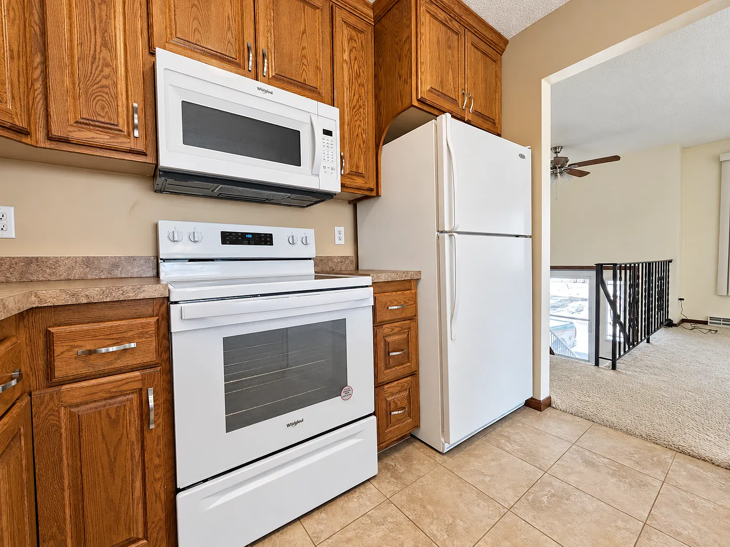 Great 3 BR/2 BA Townhome in Vadnais Heights peaceful suburban neighborhood just a short drive fro... — Photo 4