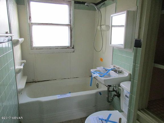 4th image of 321 Eckmont Ave S
