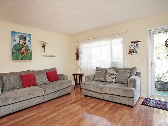 4th image of 6538 Glenmont Dr