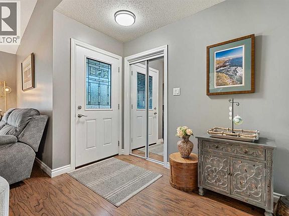 3rd image of 49 Lock Cres