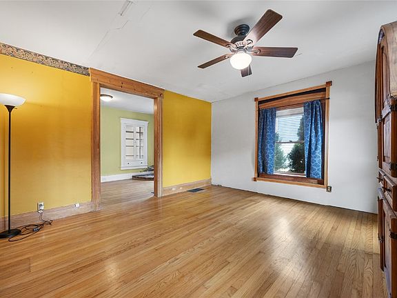 4th image of 111 E 1st St