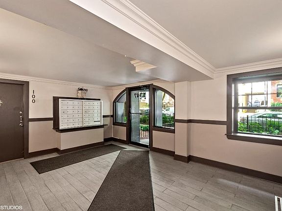 5th image of 1347 N Dearborn St APT 207