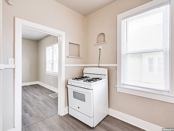 3rd image of 136 E Johnson St #138