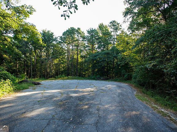 3rd image of 3821 Crest Dr